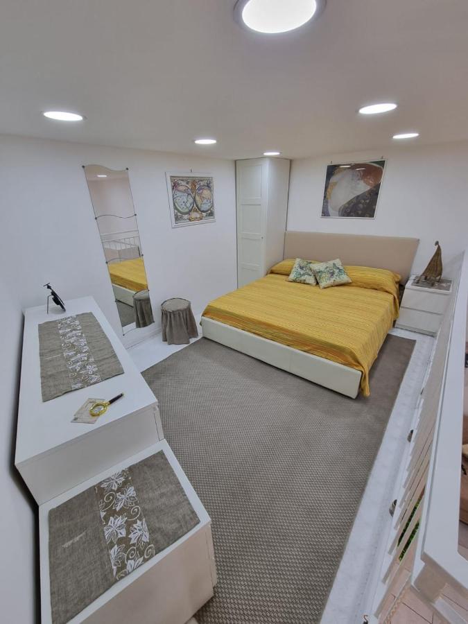 Apartment La Tana Del Viaggiatore, Parcheggio Gratuito Neapel
